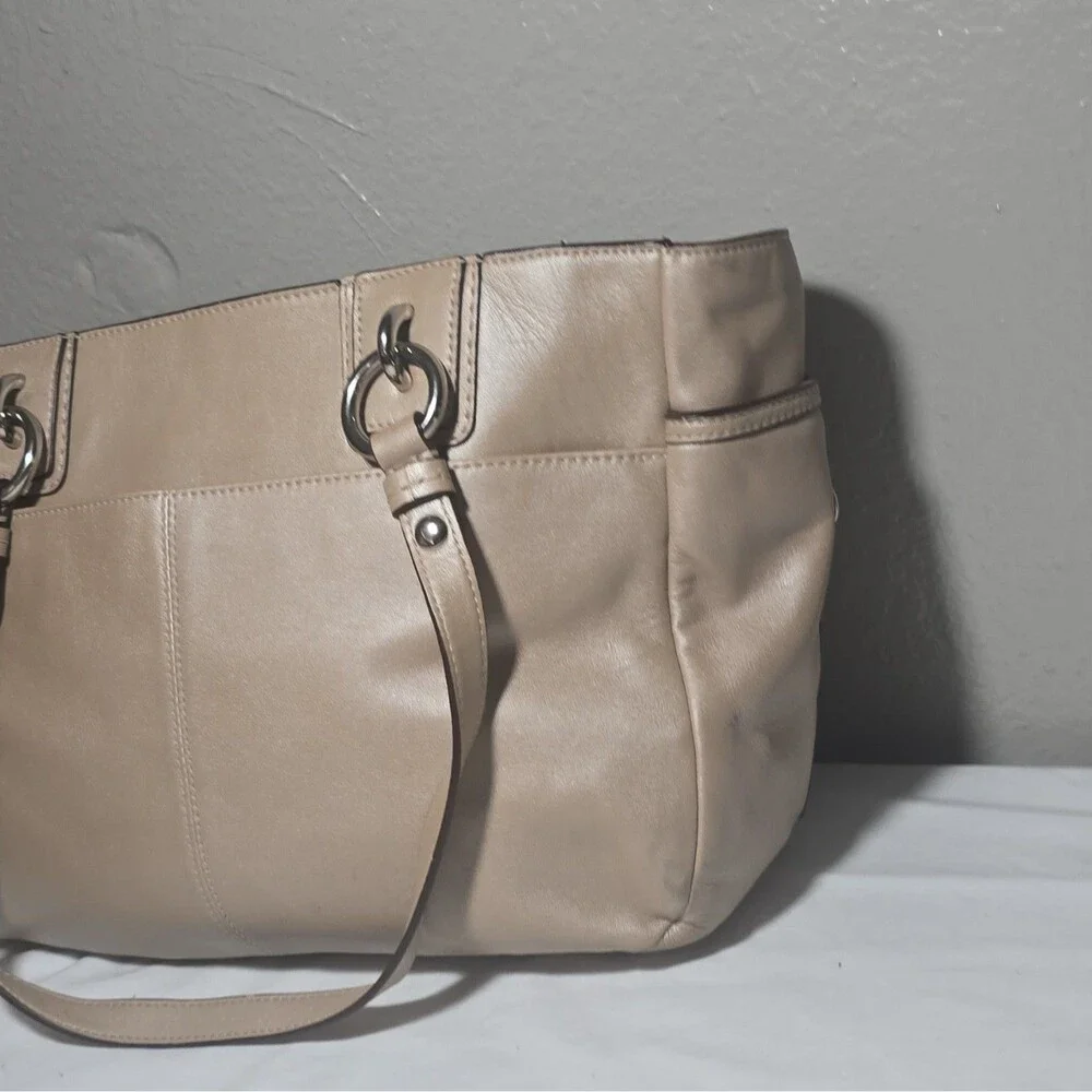Coach Madison Beige Taupe Leather Tote Bag Zip Top Pink Lining Silver Charm [083